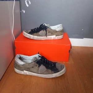 Philippe modells  - Bra skick philippe modells 7/10 bruna de är lite söndriga i sulan