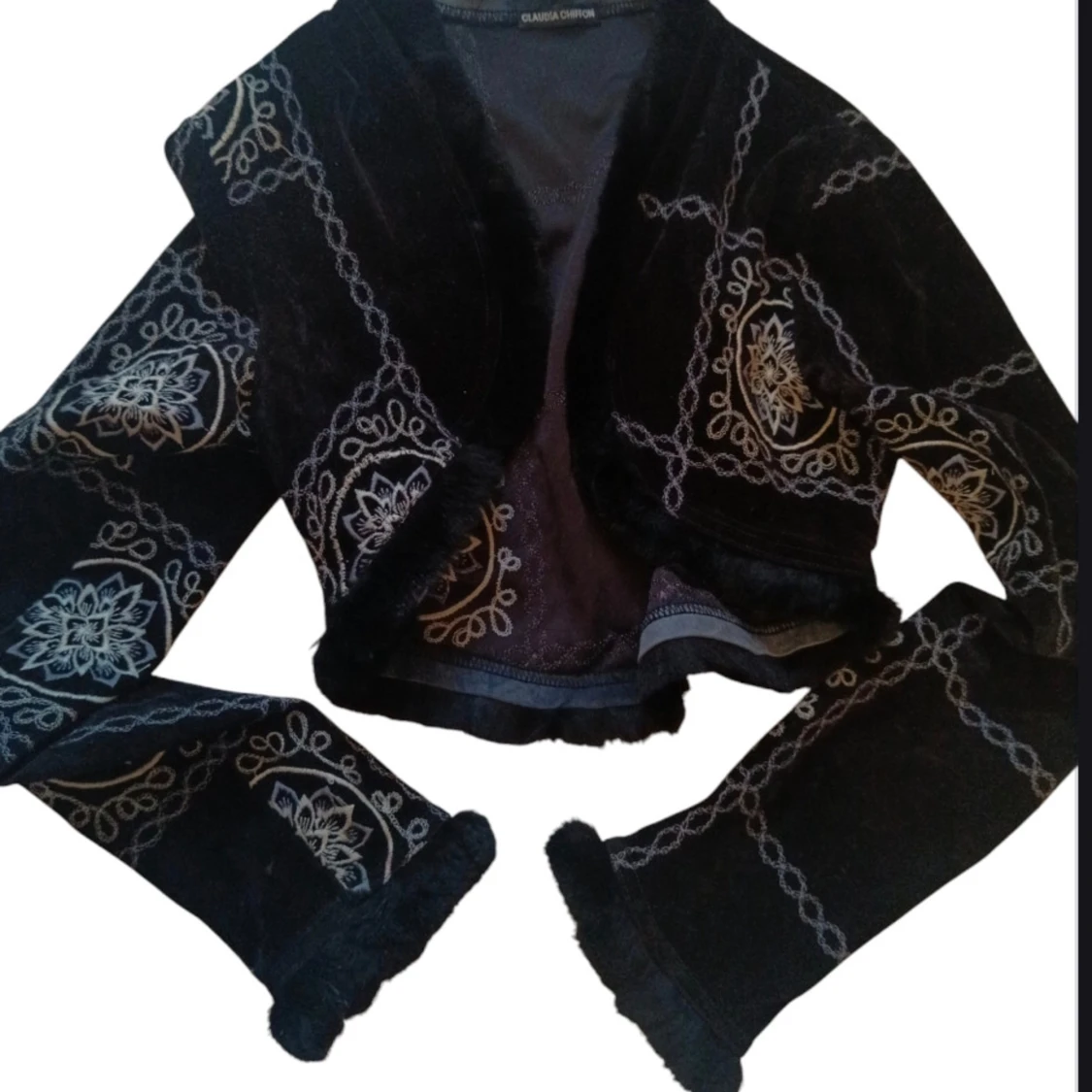 Svart sammet kavaj med broderi
