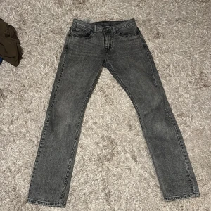 Levis jeans  - Säljer mina Levis jeans då jag inte har någon användning av dem. Dem är i fin skick 