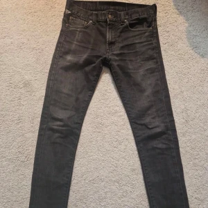 Ralph lauren d&s jeans - Ett par feta Ralph lauren d&s jeans med fetaste washen! Storlek W30 L32 och dem sitter slim. orginal pris 1100 mitt pris 319! Pris går att diskutera vid snabb affär fråga gärna ifall ni har några funderingar.