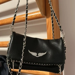 Zadig Voltaire liknande väska -  Jag säljer den här jättesnygga Zadig Voltaire liknande väska❤️❤️❤️Den är köpt på en marknad i Spanien🥰❤️❤️