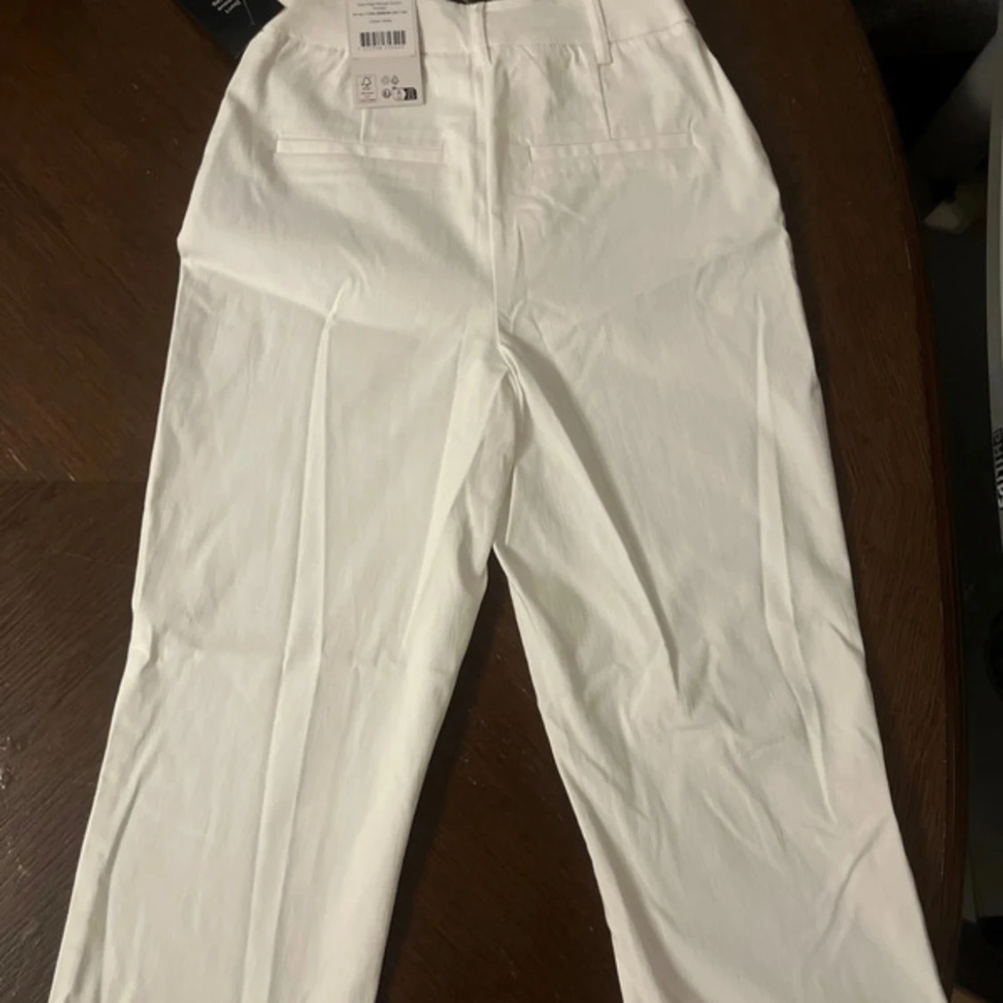 Stilrena vita kostymbyxor till salu! - 92