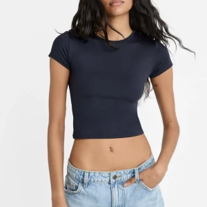 stradivarius blå t-shirt  - aldrig använts!!