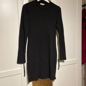 stickad klänning - stickad klänning ifrån nelly!!