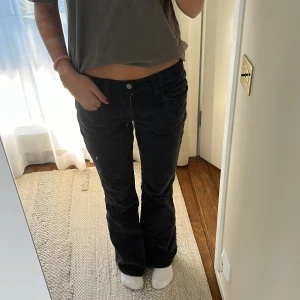 Manchester lowwaist jeans - Säljer dessa Manchester bootcat jeans  