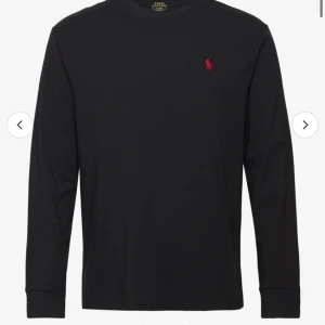 Svart Ralph Lauren tröja  - Svart långärmad tröja från Ralph Lauren. Passar både tjejer och killar