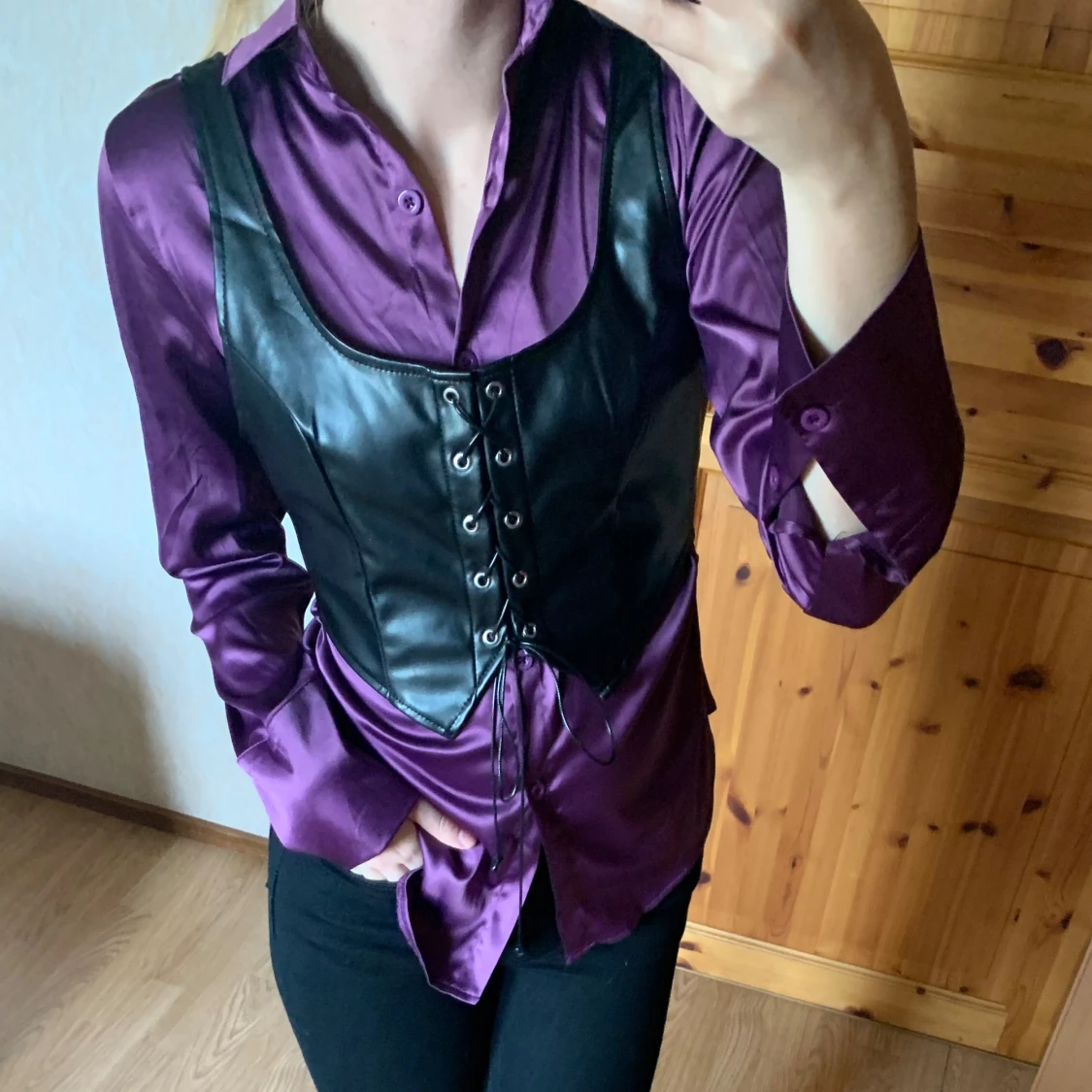 Svart topp med snörning  - 90