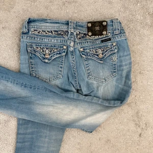 Miss me jeans  - Miss me low waist bootcut jeans. Storlek 28.
