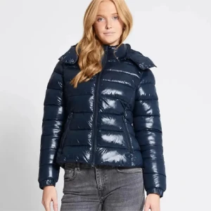 Jacka - Lager 157 - Säljer den populära och slutsålda pufferjackan från från lager 157 i storlek S. Jackan är kvar i sin orginalförpackning och har aldrig använts.🖤