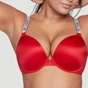 Äkta victorias secret Bh - kan lösa egna bilder.  är lite lat just nu bara.. lappen är avklipppt men köpt i butik så 100% äkta!