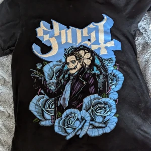 Ghost Tröja  - Säljer en Ghost Tröja bra skick 