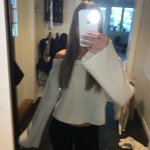 stickad  - stickad off shoulder! 😍fint skick!