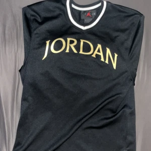 Jordan t-shirt - Storlek M i bra skick, inte använd. 