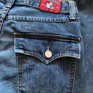 Jättefina jeans. De är i stl w32 men passar w29  * Kontakta mig innan köp eftersom byxorna ligger ute på fler sidor *