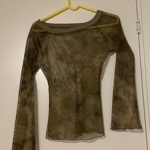 Nättröja - Nättröja med korta ärmar. Ganska tajt så kan passa xs.