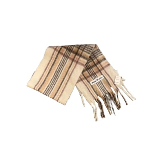 Acne Studios Halsduk - Tväääär fet Acne Halsduk😻😻 Helt ny med tag o allt😵‍💫 Köpt på Vinted men fick aldrig ihop d me nåt så säljer vidare💤💤 Nypris är runt 3k, mitt pris 999🥰🥰 As skönt o varmt material så perfekt nu till vintern👀 Skriv till mig ifall du har frågor🙌