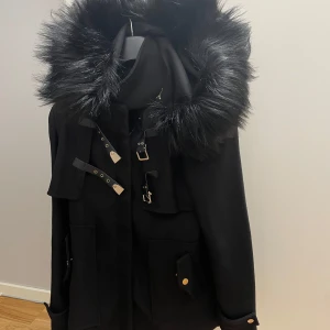 Svart kappa  - Jättefint kappa 