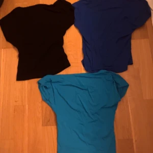 Kit med tre T-shirts med öppen rygg - Bra skick 