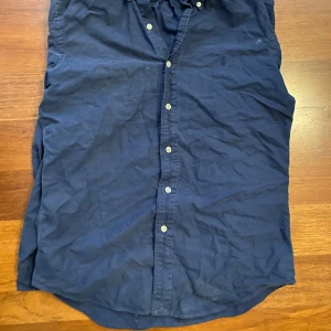 Ralph Lauren skjorta  - Mörkblå  Slum fit  Storlek S Skick 7/10
