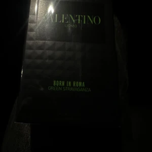 Valentino parfym - Skick 10/10 Inte testad/helt oanvänd Box tillkommer Nypris 999