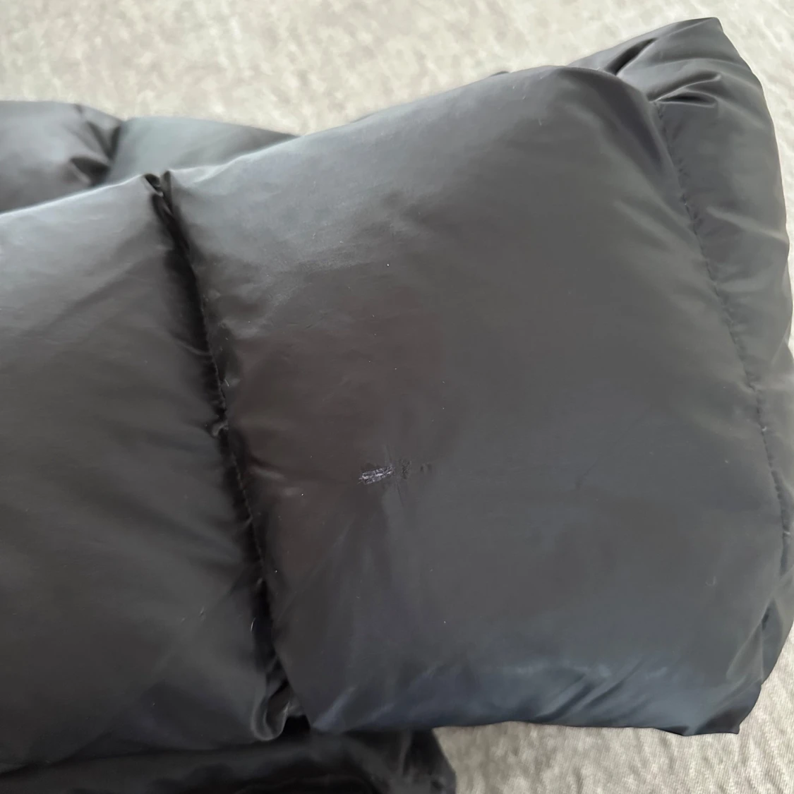 Svart pufferjacka från Tommy Hilfiger - 92