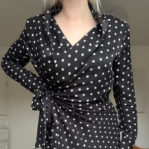 Klänning - M - Klänning i storlek M säljs för 50kr