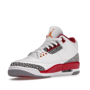 Air Jordan 3 retro - Söker mina jordans eftersom dom har blivit försmå. Köpte de från Restocks för två år sedan. Köpte de för ungefär 2400kr🥰