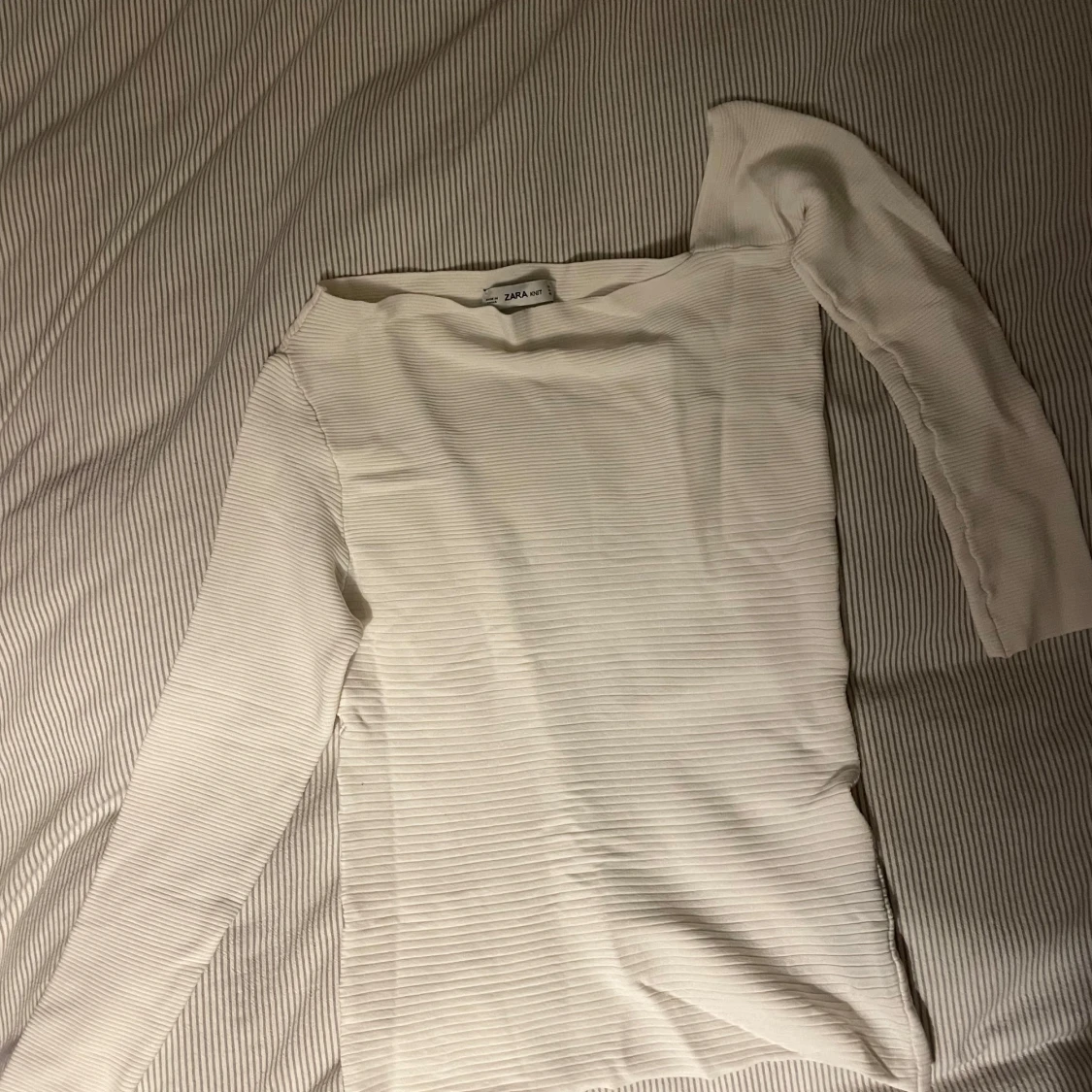 Vit ribbad tröja från Zara - 91