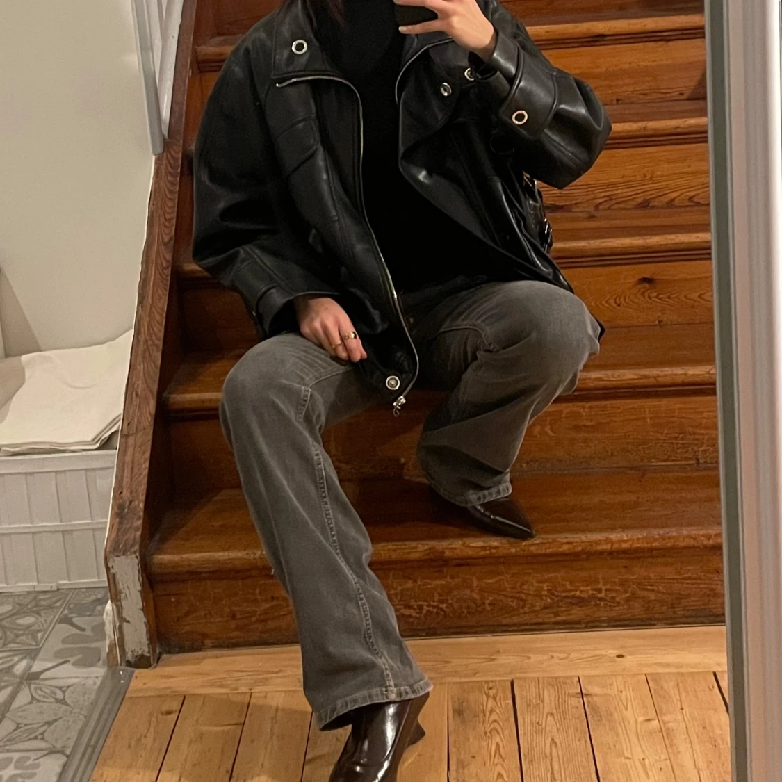 svart oversized skinnjacka  - 90