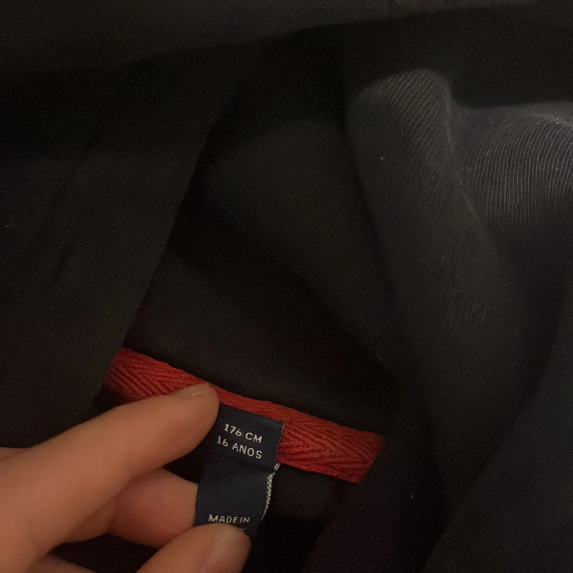 Mörk blå hoodie från GANT - 91