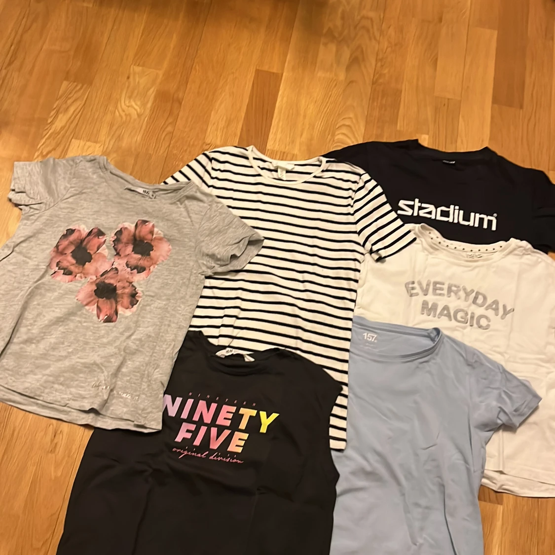 Samlingspaket med sex t-shirts - 77