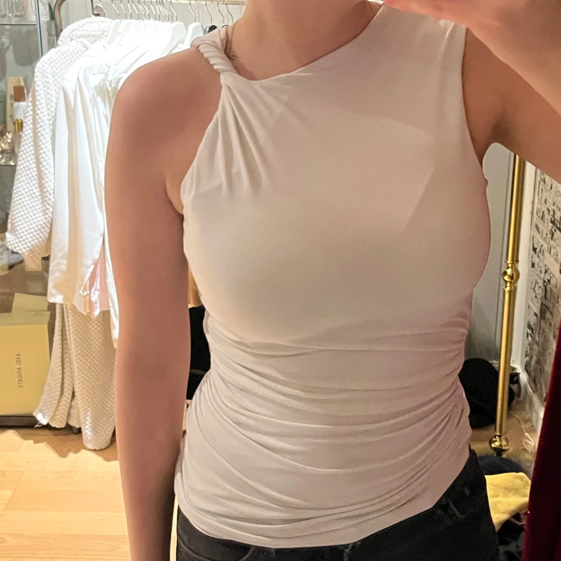 Vit oneshoulder topp - 90