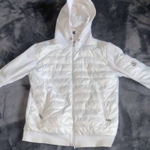 Moncler cardigan  - Moncler cardigan vid mer info dm