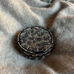 Svart förvarings dosa med valfri design  - Leopard hel glitter dosan✨Perfekt för att förvara småsaker eller som en dekorativ detalj.