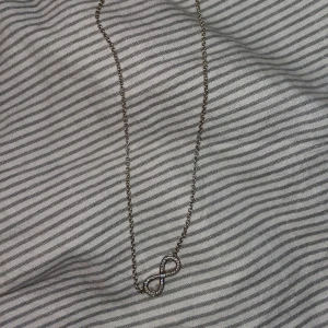 Halsband  - Superfint armband från Thomas sabo! 