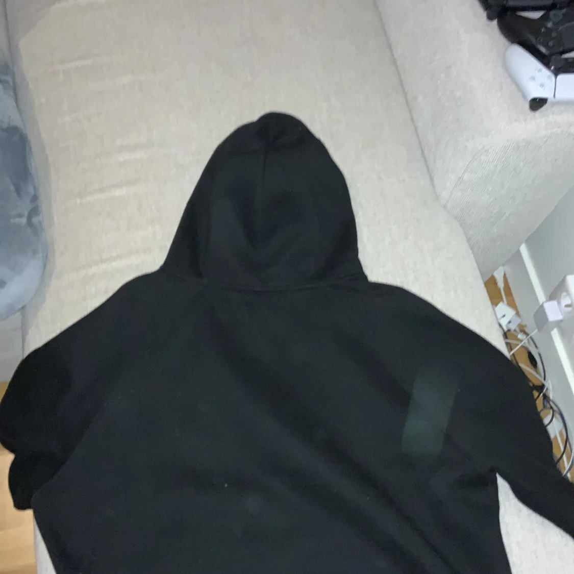 Svart hoodie från Essentials - 92