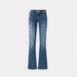 Low waist bootcut jeans från LTB  - Snygga jeans från LTB i modellen valerie!💓Dem är i väldigt bra skick utan defekter.