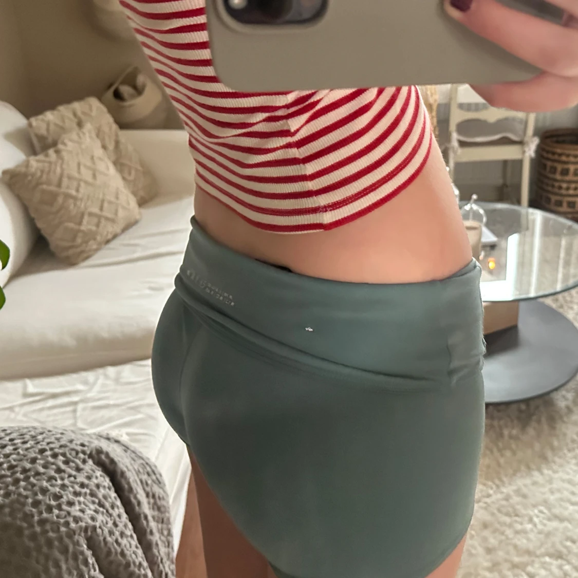 Gröna högmidjade shorts - 90