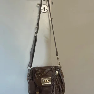 Juicy Couture väska! - Säljer en jätte snygg brun väska från Juicy Couture. (äkta)💗
