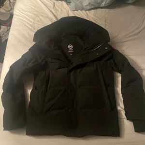 Canada goose wyndham jacka - Storlek XS men sitter som S. Möts stockholm tc/södra sidan. Fast pris