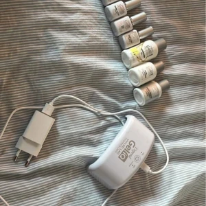 Depend Gel IQ - Nagellack och LED-lampa för gelmanikyr - Skickar med 3 gellack, top coat, base coat, remover oil, pre cleanser (obs inte full), high shine (obs inte full).