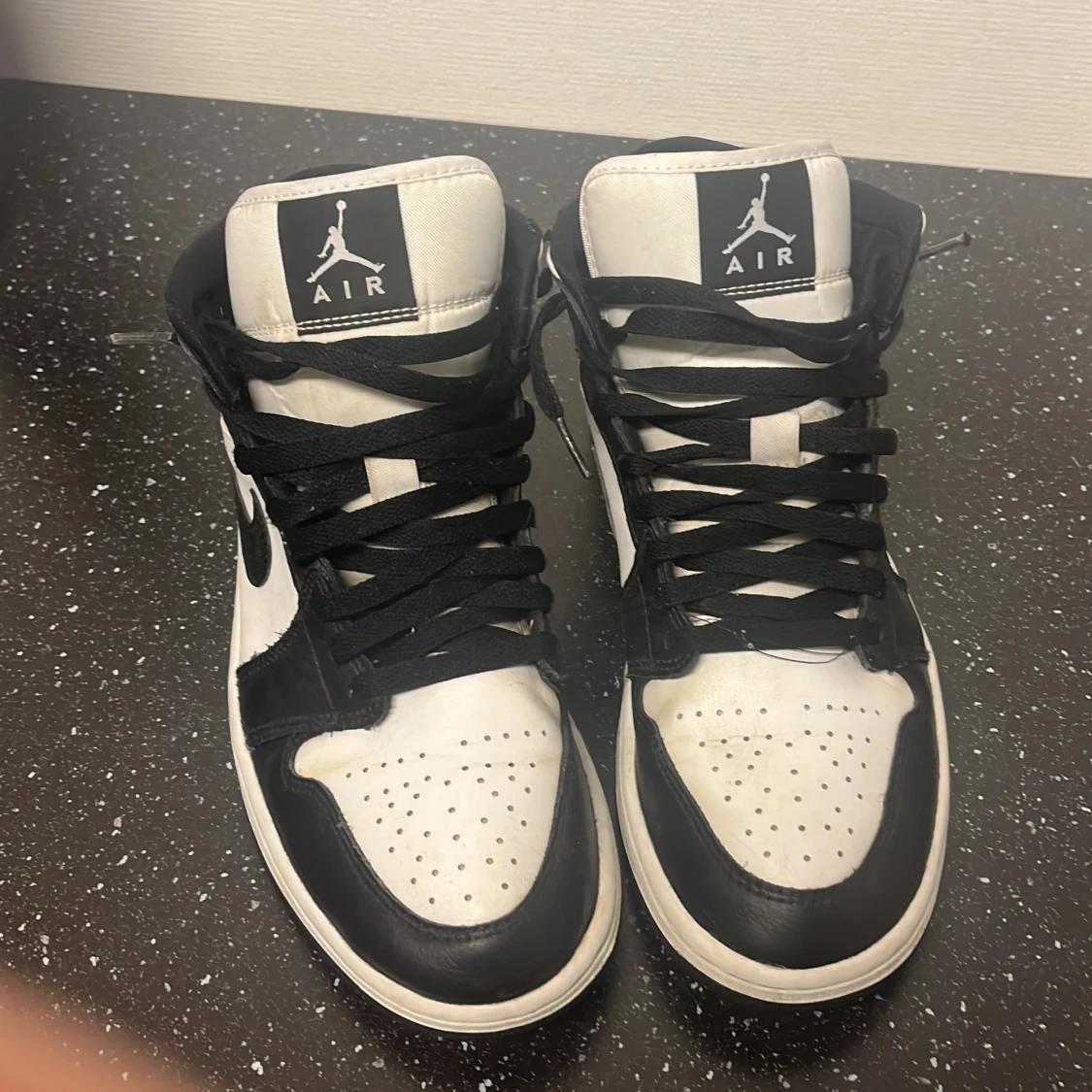 Nike Air Jordans 1 mid i svart och vitt - 92