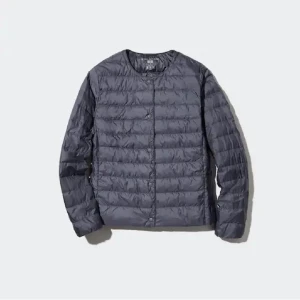 Uniqlo jacka - Säljer min uniqlo jacka för 499kr❤️den är köpt för 800 bra skick inga defekter! Skriv privat för egna bilder❤️färgen är mörkblå/lite grå