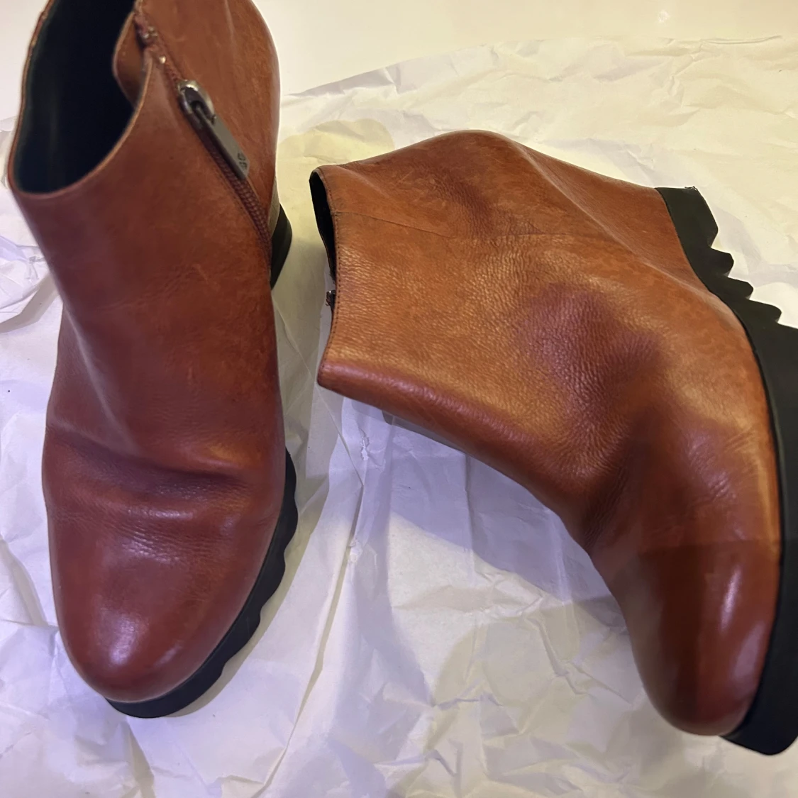 Bruna skinnboots med dragkedja