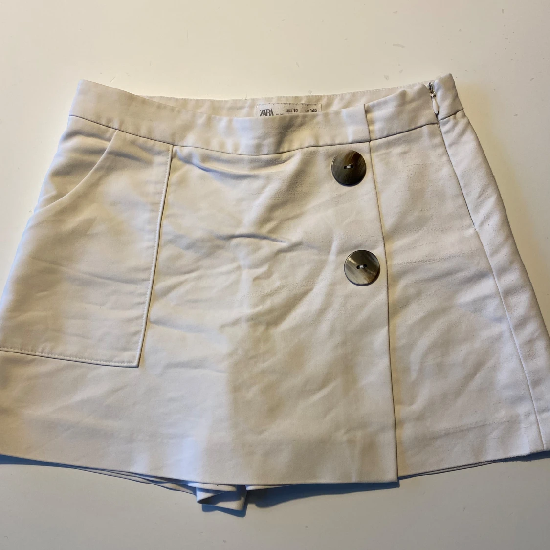 Vita shorts ifrån zara 