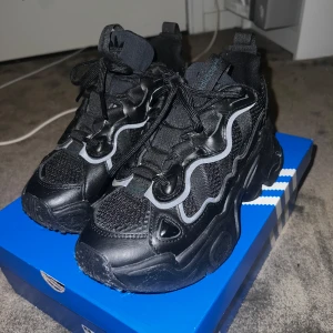 Adidas Ozthemis - Nytt skick använda 3x Låda medföljer  Kan gå ner i pris vid snabb affär! Seriösa köpare🙏🏽