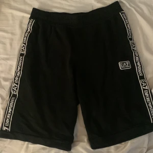 Armani byxor  - Ny pris 950