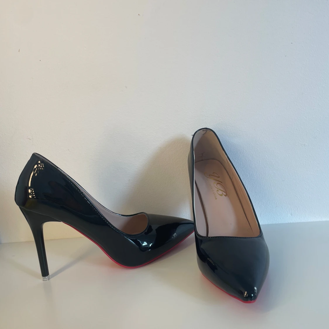 Köptes i fel storlek, har enbart använt en gång så dem ör i toppskick😁 - 90