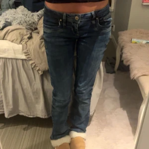 Blå jeans från LTB - Säljer ett par snygga blå jeans från LTB. Perfekta för vardagsbruk och kan matchas med nästan vad som helst. De är i bra skick och redo för en ny ägare! För mer bilder/frågor är det bara att kontakta 💕