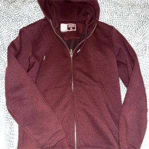 Vinröd kofta - Storlek s